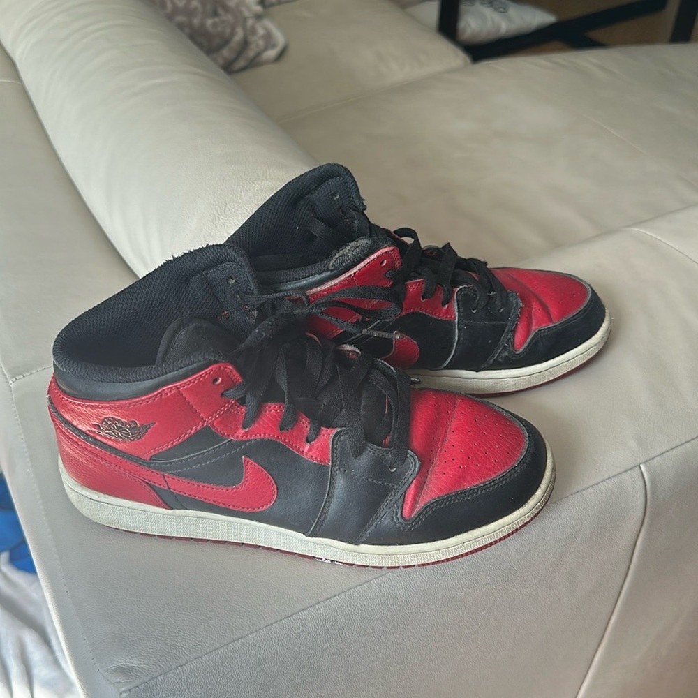 Black and red Nike boys shoes size Youth 7